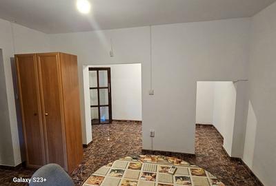 Spațiu comercial, de 40 mp, în Central - 4