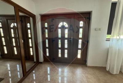 Casa / Vila cu 6 camere de vanzare - 30