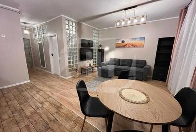 Apartament cu 2 camere semidecomandat, mobilat în Central