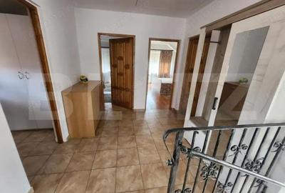 Casă cu 6 camere cu Teren 241 Mp în Central - 1