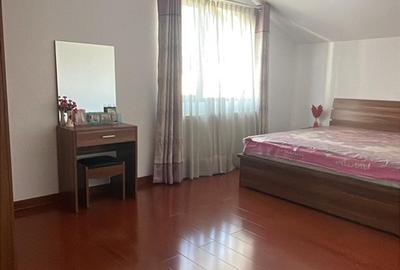 Casă cu 6 camere cu Teren 307 Mp în Colentina