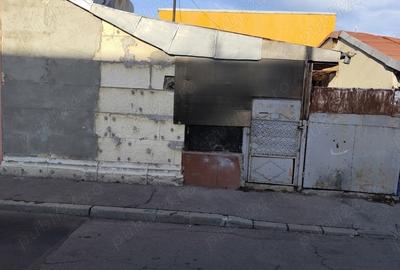 Vand casa la curte - 1