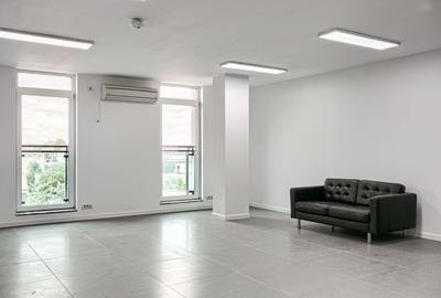 De închiriat Birou de Lux, Zona Centrlă, la Preț Promoțional - 1