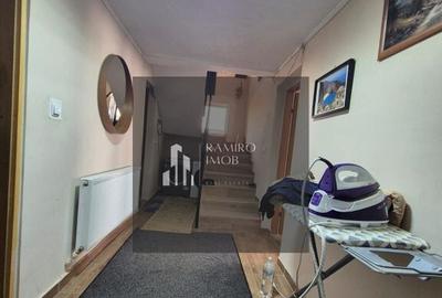 Casă cu 7 camere cu Canalizare în Glina - 1