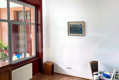 Apartament cu 4 camere decomandat în Central