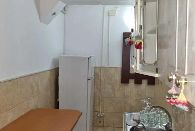 Inchiriez garsoniera - 2