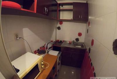 Inchiriez garsoniera in complexul studnetesc la etajul 2 - 3