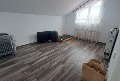 Casă cu 4 camere cu Teren 820 Mp în Voinești - 2