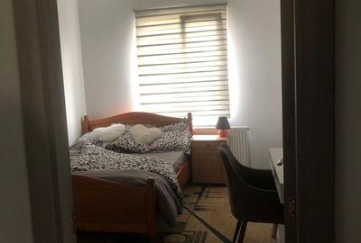 Apartament cu 3 camere decomandat în 7 Noiembrie - 2
