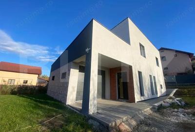 Casă cu 5 camere cu Canalizare în Dezmir
