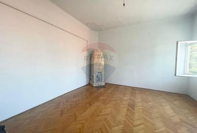 Casă individuală cu 3 camere cu Canalizare în Central - 3