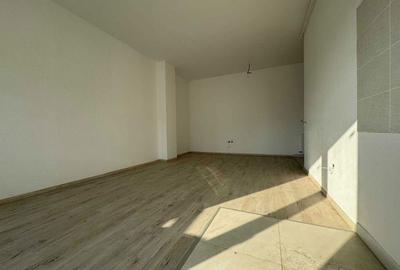 Apartament cu 2 camere semidecomandat în Tractorul - 3