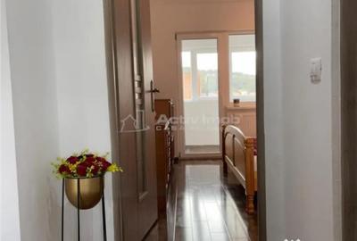 Apartament cu 3 camere decomandat în Micro II - 11