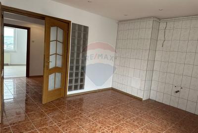 Apartament cu 4 camere de vanzare in zona Calea Romanului - 3