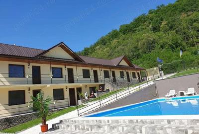 Casă cu 11 camere cu Teren 860 Mp în Dubova - 2