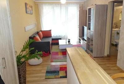 Inchiriez apartament 2 camere in Deva, zona ultracentrala (Casa de Cultura), etaj 1,