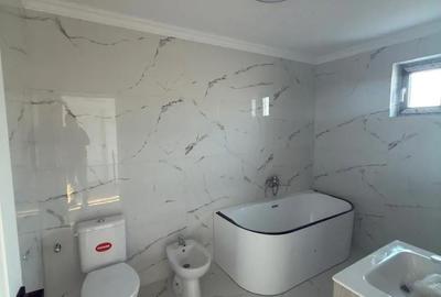 Casă cu 5 camere în Central - 3