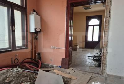 Casă cu 7 camere cu Teren 1021 Mp în Central - 12