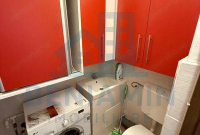 Apartament cu 3 camere decomandat în Craiovița Nouă