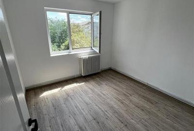 Mircea cel Batran - Str. Cerna , 2 camere renovat complet cu geam la baie - 2
