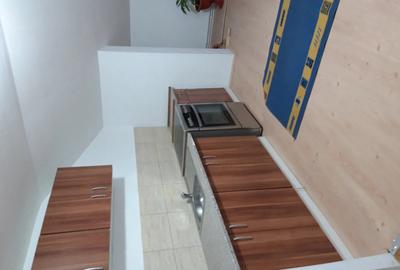 Inchiriez apartament cu o suprafa?a de 55 metri patra?i in zona centrala - 1