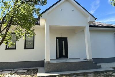Casă cu 3 camere cu Teren 120 Mp în Sud