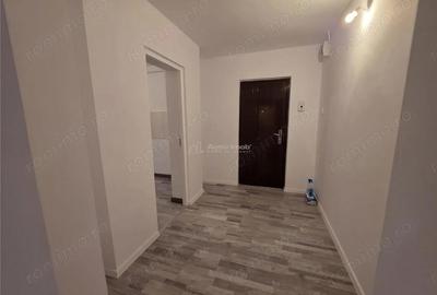 Apartament cu 2 camere semidecomandat în Micro 3 - 7