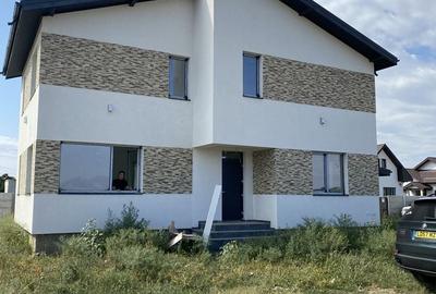 Casă cu 3 camere în Central - 1