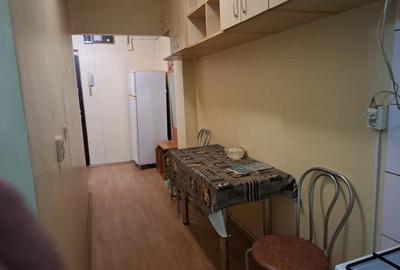 Garsonieră decomandată în Craiovița Nouă