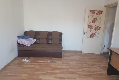 Apartament doua camere, nedecomandat, etaj trei, CT, termopan, balcon, geam baie - 3