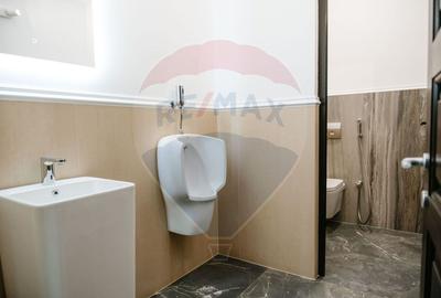 Spațiu comercial, de 2,300 mp, în Central - 7