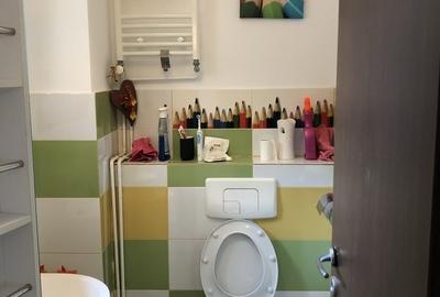 Casă cu 6 camere cu Teren 286 Mp în Eroii Revoluției - 1