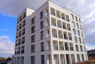 Apartament cu 3 camere semidecomandat în Florești