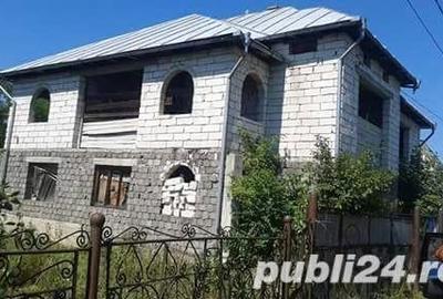 Casă cu 8 camere cu Teren 706 Mp în Ieud - 9