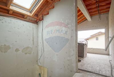 Casa spatioasa la gri, 4 camere, 3 bai, teren 500 mp - zona Bartolomeu - 24