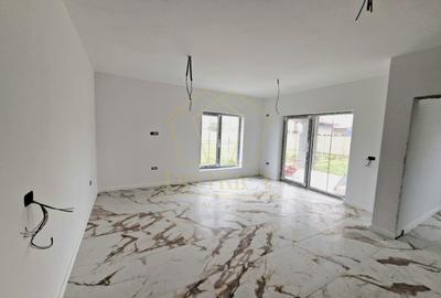 Duplex cu 5 camere cu Canalizare în Moșnița Nouă - 1