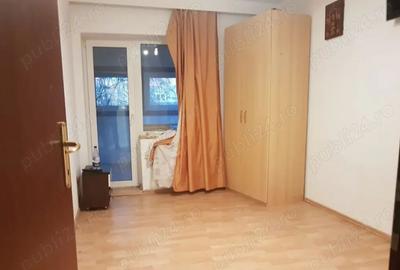 Casă cu 11 camere cu Teren 800 Mp în Titan