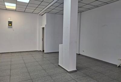 Spațiu comercial, de 85 mp, în Titan - 2