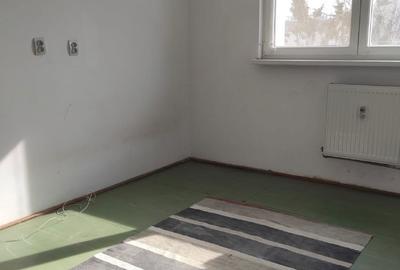 Apartament cu 3 camere semidecomandat în Unirii