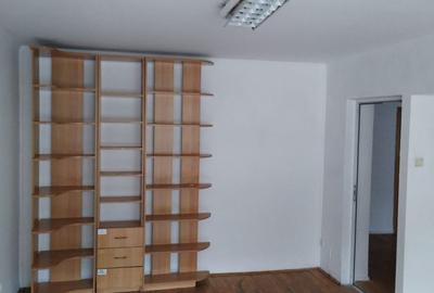Spațiu comercial, de 67 mp, în Central - 9