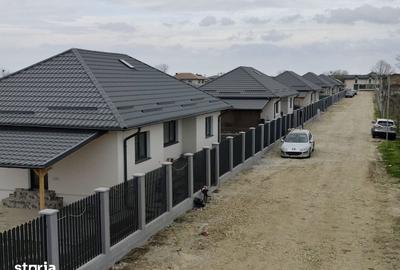 Casă cu 4 camere cu Teren 350 Mp în Joița - 2