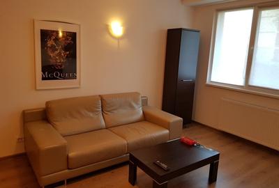 Apartament cu 2 camere semidecomandat, mobilat în Micro I - 3