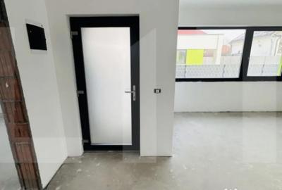 Casă cu 3 camere cu Teren 275 Mp în Vladimirescu - 1