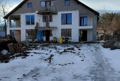 Casă cu 2 camere cu Teren 1300 Mp în Cheia - 1