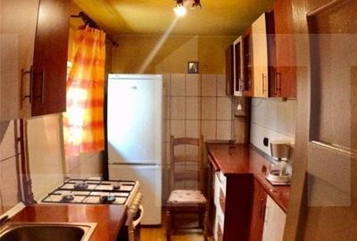 Apartament cu 3 camere semidecomandat, mobilat în Central