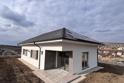 Casă individuală cu 4 camere cu Canalizare în Chinteni