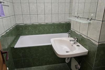 Apartament cu 2 camere semidecomandat în Berceni