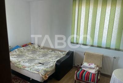 Apartament cu 3 camere semidecomandat, mobilat în Mihai Viteazul