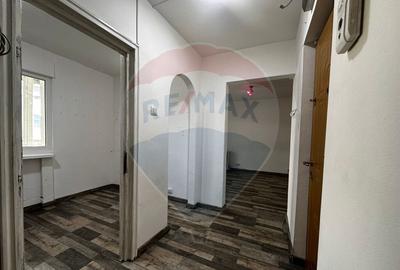 Spa?iu comercial in zona Asirom - 16