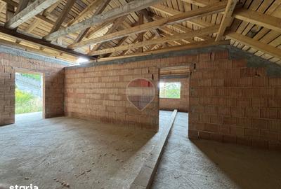 Casă cu 6 camere cu Teren 599 Mp în Vitrometan